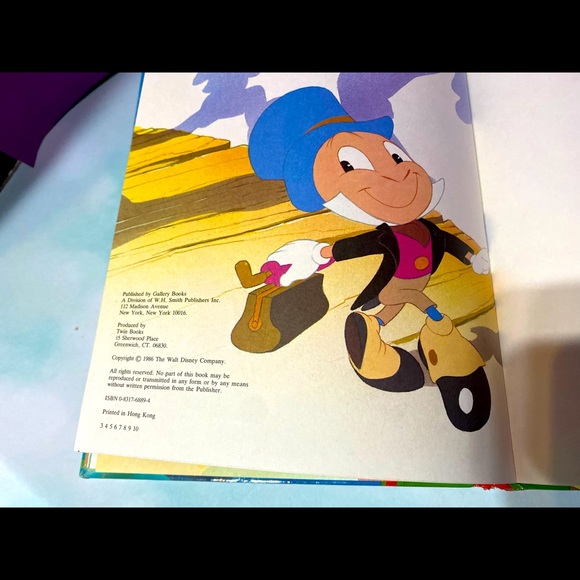 WALT DISNEY PINOCCHIO VINTAGE 1986 COLLECTABLE HARDCOVER BOOK GALLERY BOOKS 95p. - Picture 8 of 16